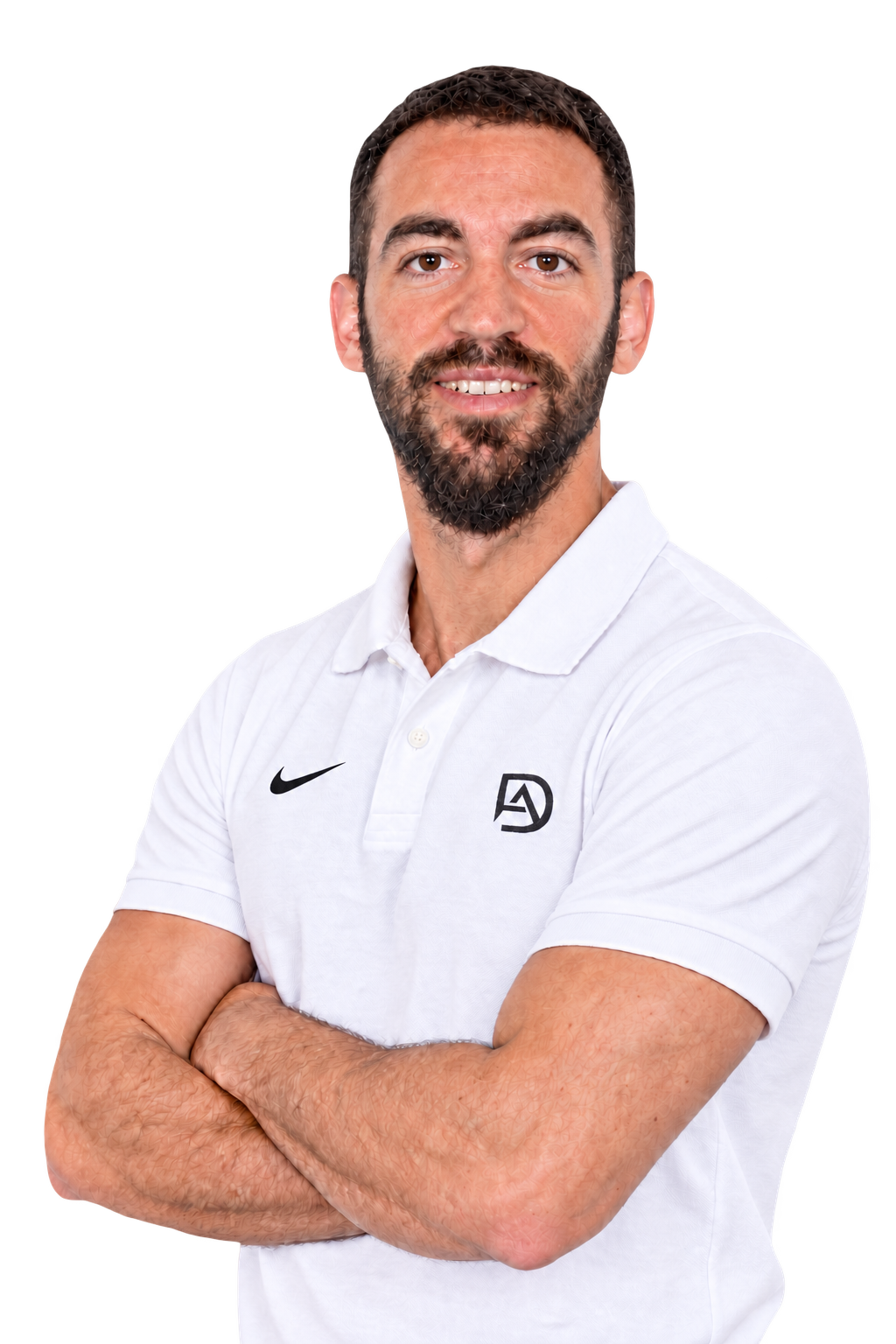 David Adanero de frente con polo blanco, sello DA en el pecho izquierdo y Nike en el derecho